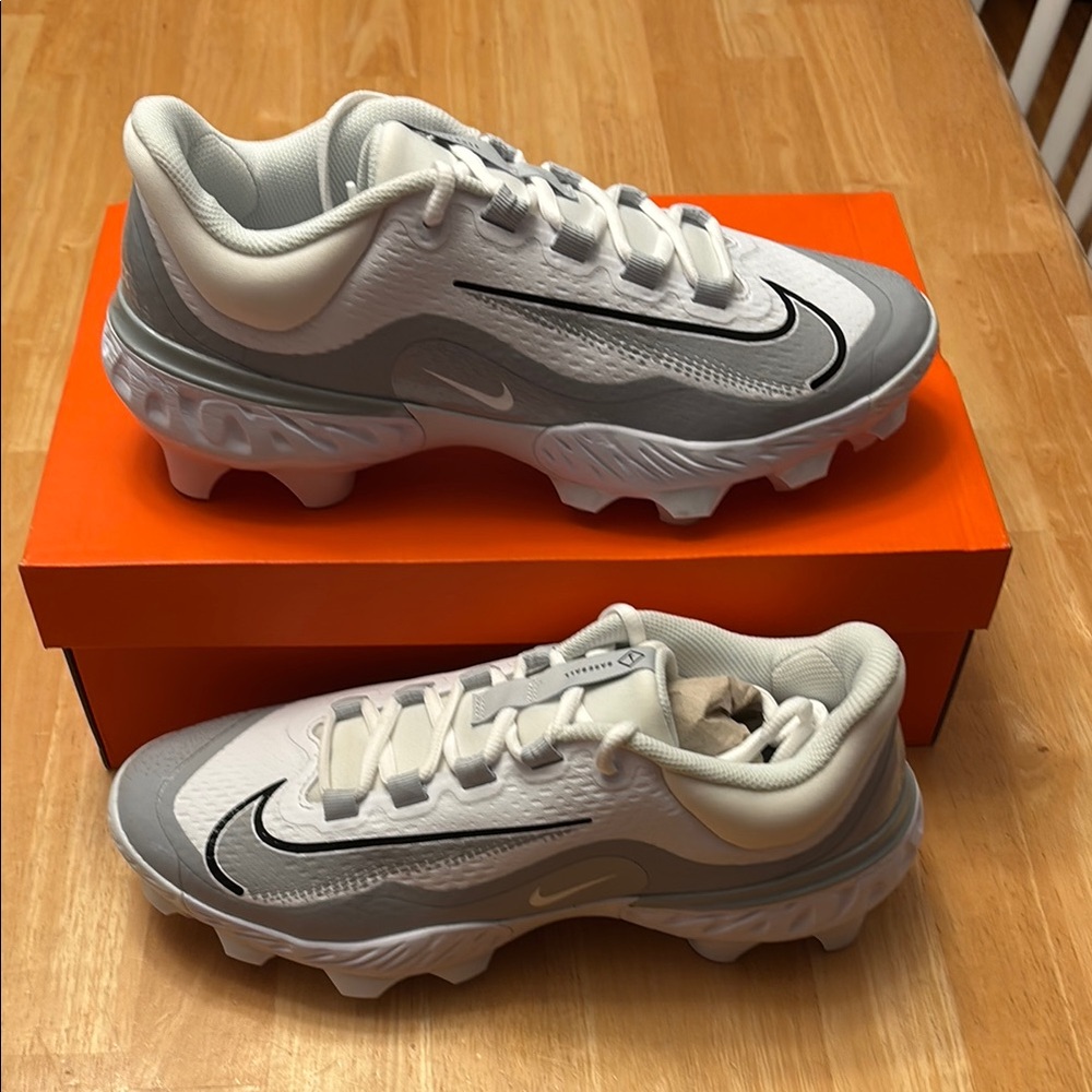 Nike Men's White and Gray Athletic Shoes
